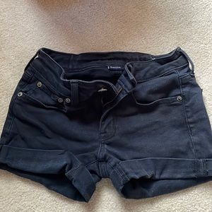 these are American Eagle shorts, they’re black and size 00